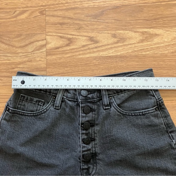 Urban Outfitters BDG Black Mom High-Rise Jean Shorts Cuffed Button Fly Size 26 - Picture 7 of 9